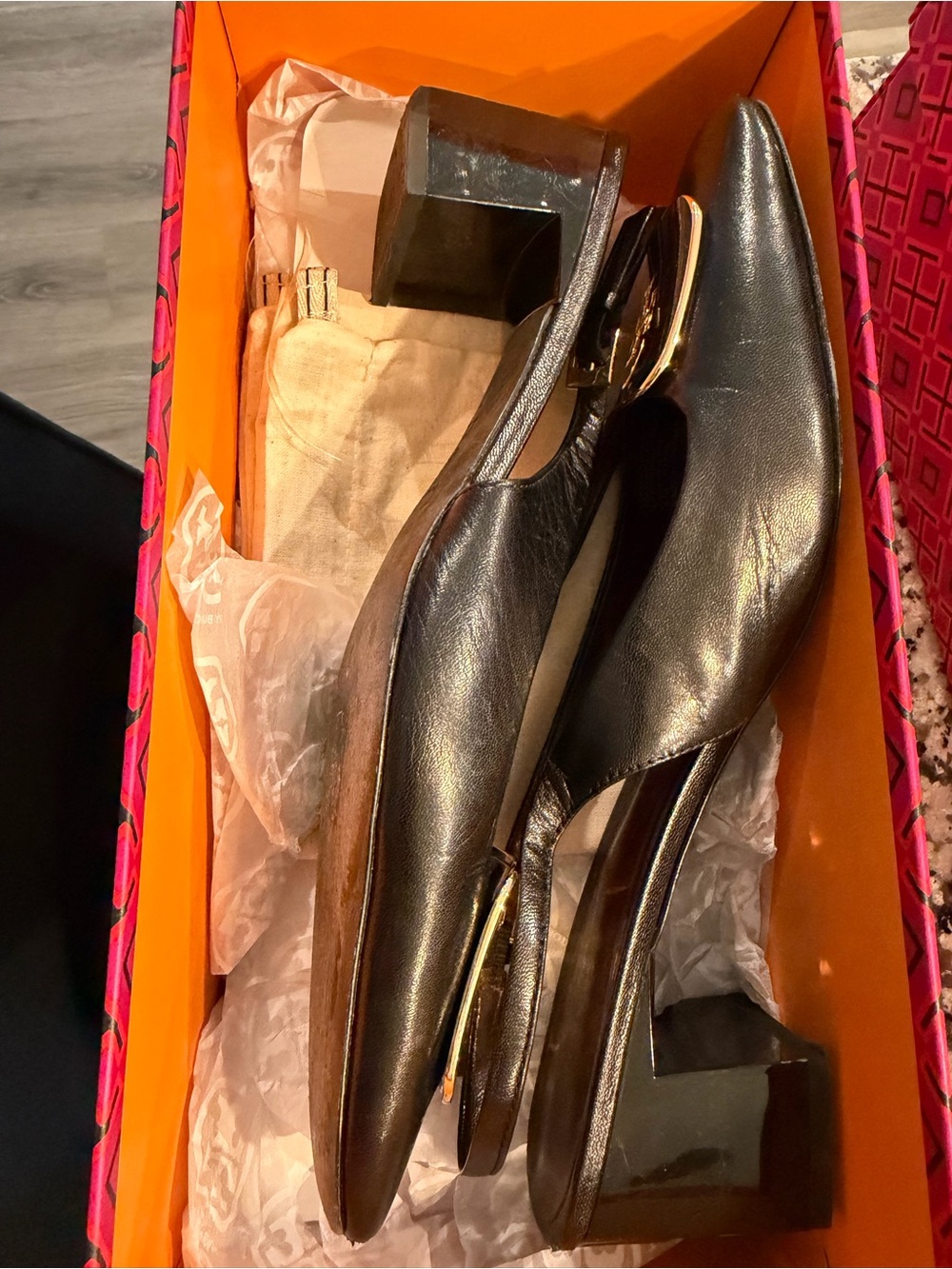 Tory Burch Black Leather Slingback Pumps with Gold Logo Plaque - Picture 5 of 5